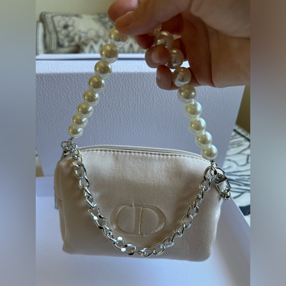 Dior cosmetics bag - Picture 1 of 7